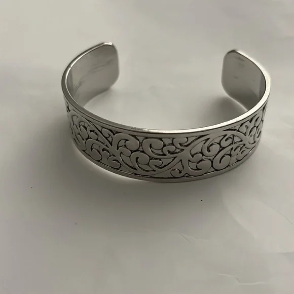 Read The VINE Print! Silver Bracelet. - Picture 4 of 5